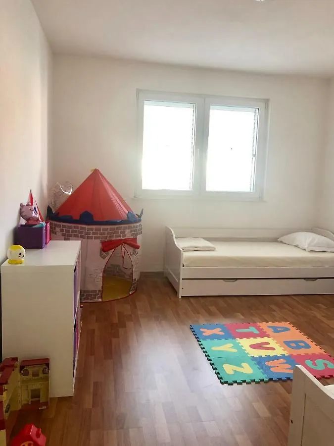 Apartmani Dujmovic Kastela 0*,  Croatia
